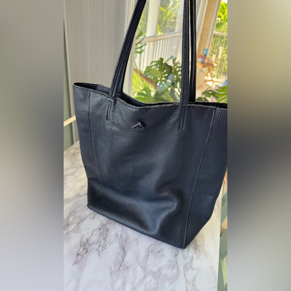 Takeasy Navy Blue Leather Tote